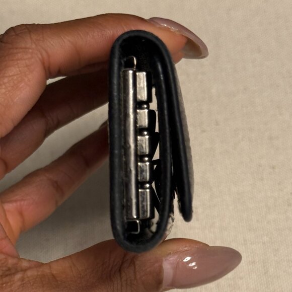 Louis Vuitton Epi Leather 4 Key Holder - Picture 9 of 12